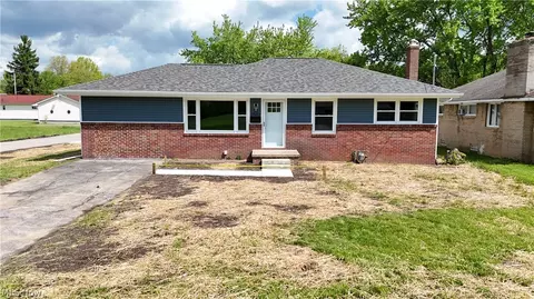 2502 Stocker Ave, Youngstown, OH 44505