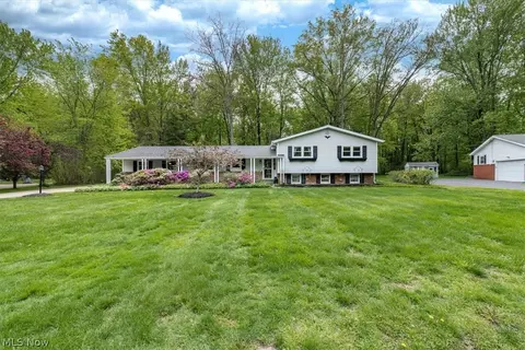 9412 Beaver Creek Dr, Mentor, OH 44060