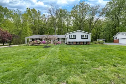 9412 Beaver Creek Dr, Mentor, OH 44060