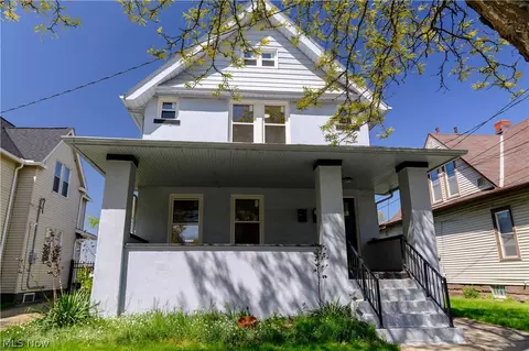 2016 Halstead Ave, Lakewood, OH 44107