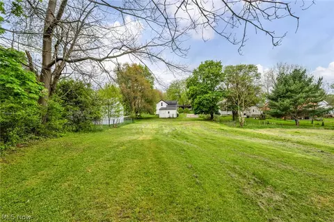 Exterior - 262 E Walnut St, Wadsworth, OH 44281 photo 8 of 9