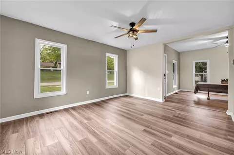 Living - 262 E Walnut St, Wadsworth, OH 44281 photo 3 of 4