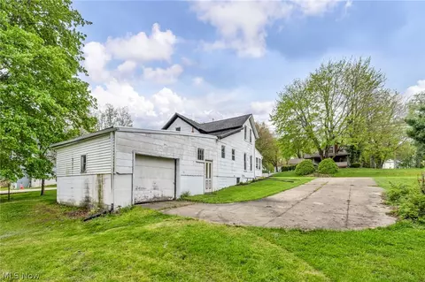 Exterior - 262 E Walnut St, Wadsworth, OH 44281 photo 3 of 9