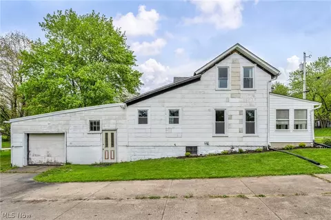 Exterior - 262 E Walnut St, Wadsworth, OH 44281 photo 2 of 9