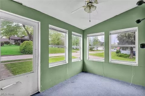 Exterior - 262 E Walnut St, Wadsworth, OH 44281 photo 5 of 9