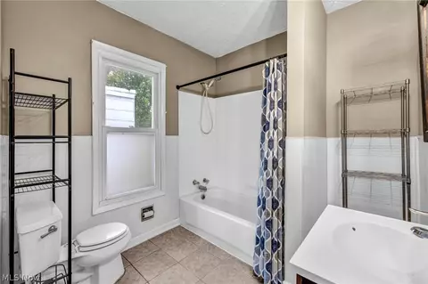 Bath - 262 E Walnut St, Wadsworth, OH 44281 photo 1 of 2