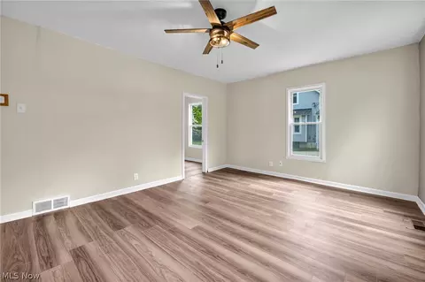 Living - 262 E Walnut St, Wadsworth, OH 44281 photo 1 of 4