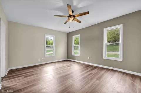 Living - 262 E Walnut St, Wadsworth, OH 44281 photo 4 of 4