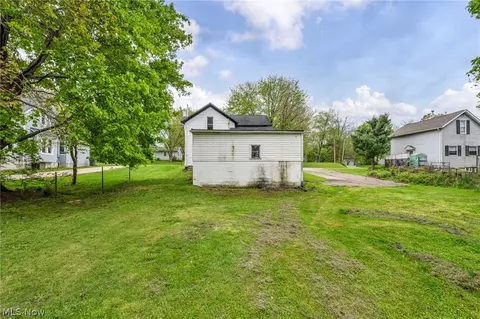 Exterior - 262 E Walnut St, Wadsworth, OH 44281 photo 7 of 9