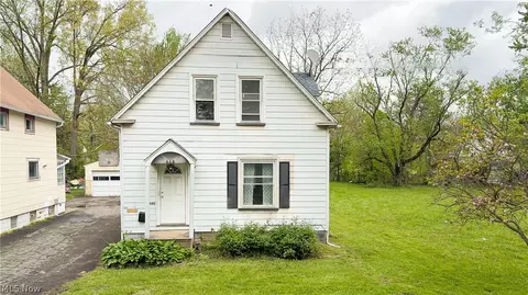 642 Parkman Rd NW, Warren, OH 44485