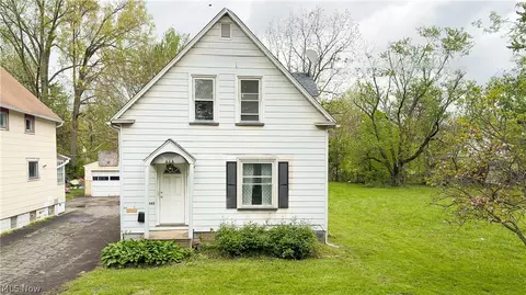 642 Parkman Rd NW, Warren, OH 44485