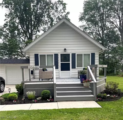 20680 Belvidere Ave, Fairview Park, OH 44126