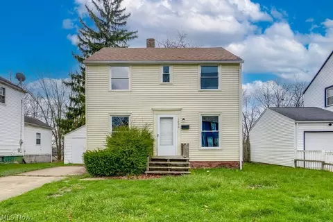 1090 Greenwood Ave, Akron, OH 44320