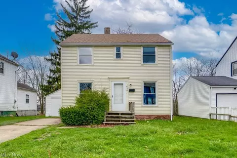 1090 Greenwood Ave, Akron, OH 44320