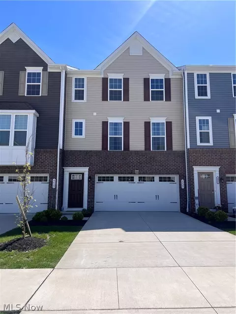 4025 N Steels Cir, Stow, OH 44224