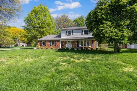 32696 Surrey Ln, Avon Lake, OH 44012