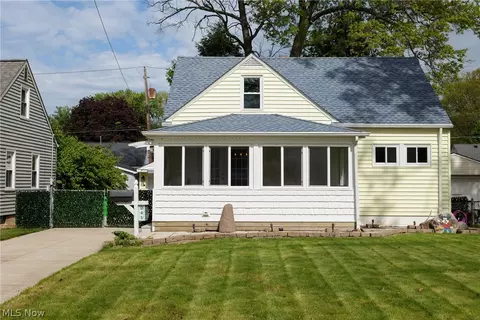 241 Inwood Blvd, Avon Lake, OH 44012