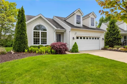 407 Clearbrook Dr, Avon Lake, OH 44012