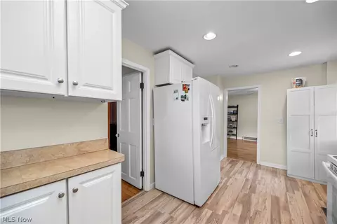 967 Gulf Rd, Elyria, OH 44035 photo 11