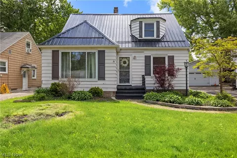 967 Gulf Rd, Elyria, OH 44035