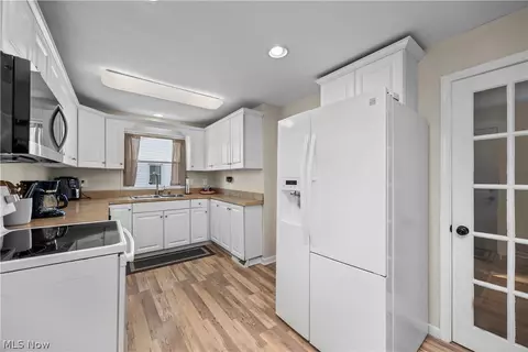 967 Gulf Rd, Elyria, OH 44035 photo 9