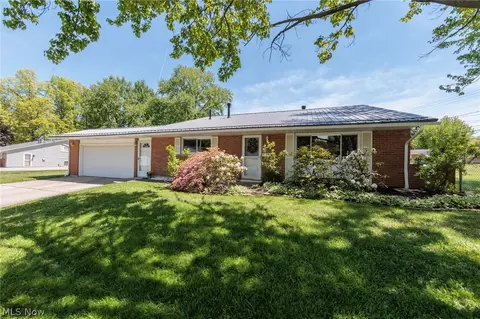 324 Charring Cross Dr, Munroe Falls, OH 44262