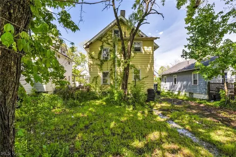 Exterior - 132 Irondale St, Elyria, OH 44035 photo 3 of 4