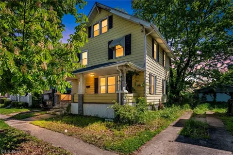 132 Irondale St, Elyria, OH 44035
