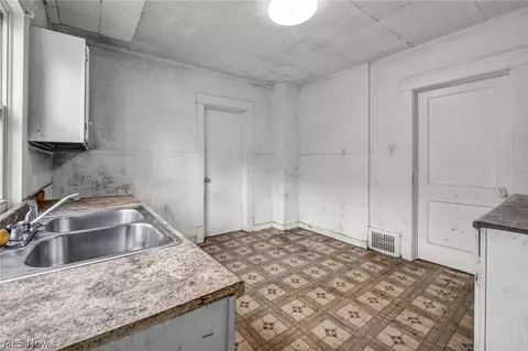 Entry Way - 132 Irondale St, Elyria, OH 44035 photo 5 of 5