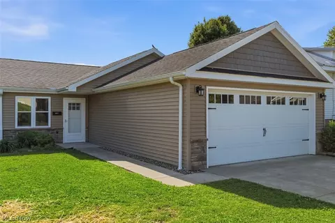 416 Elm St # A, Belpre, OH 45714