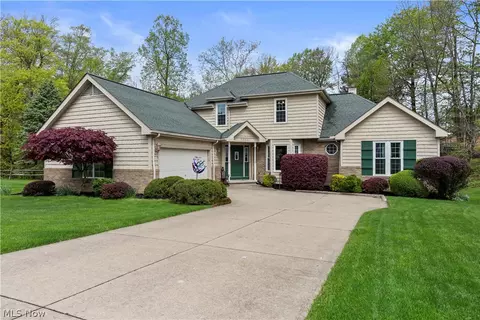 5516 Andover Dr, Parma, OH 44134