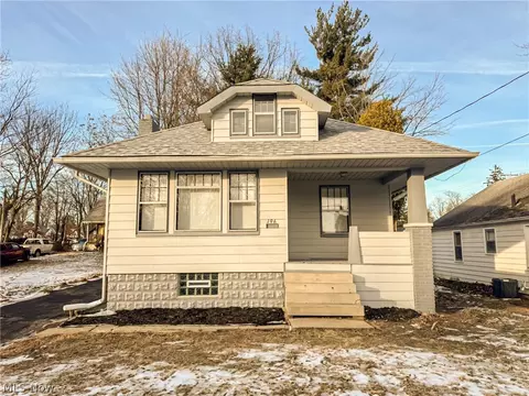 196 Maywood Dr, Youngstown, OH 44512