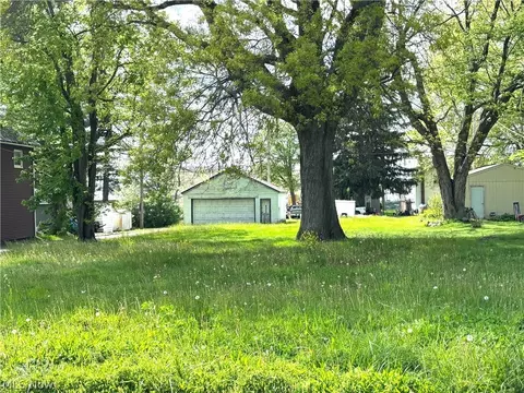 233 S Vine St, Columbiana, OH 44408