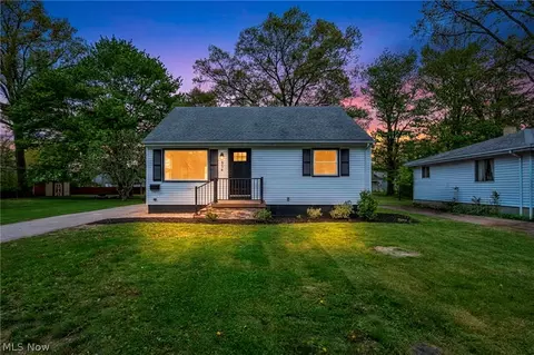 174 Tomahawk Dr, Avon Lake, OH 44012