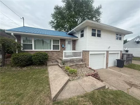 819 39th St, Vienna, WV 26105