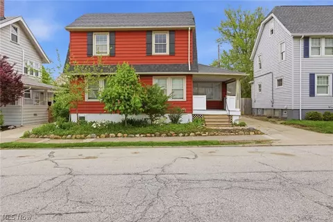 1521 Blossom Park Ave, Lakewood, OH 44107