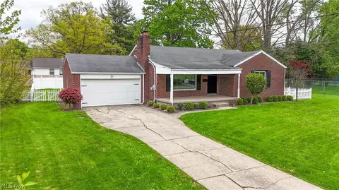 4047 Cascade Dr, Youngstown, OH 44511