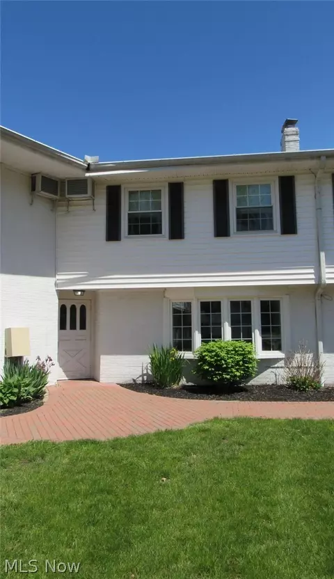 7 Meadowlawn Dr #19, Mentor, OH 44060