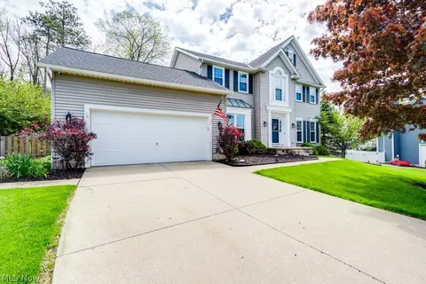 326 Saint Lawrence Cir, Northfield, OH 44067