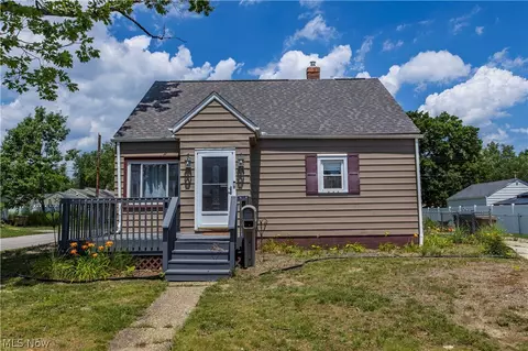 33 Pierce Ave, Cuyahoga Falls, OH 44221