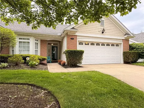 370 Rosebury Ct, Mayfield Heights, OH 44124
