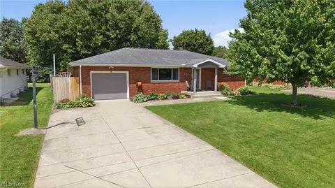 803 Westview Dr, Belpre, OH 45714