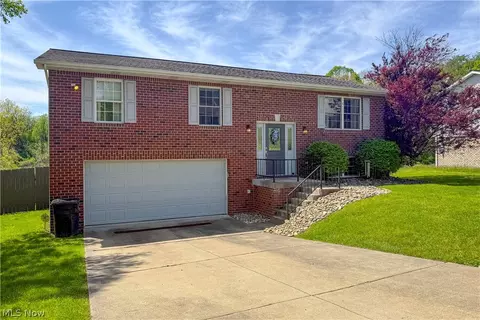 3237 Saint Charles Dr, Steubenville, OH 43952