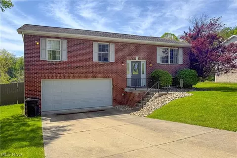 3237 Saint Charles Dr, Steubenville, OH 43952