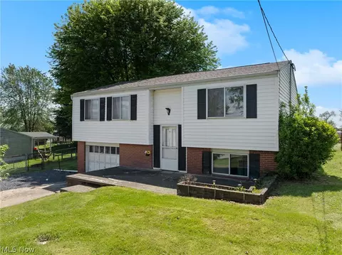 263 Walker Manor Cir, Colliers, WV 26035