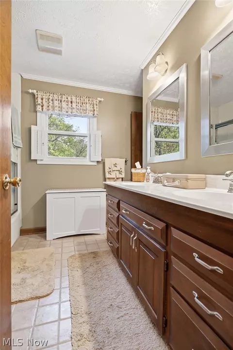 Bath - 5133 Seaview Cir NW, Canton, OH 44708 photo 2 of 3