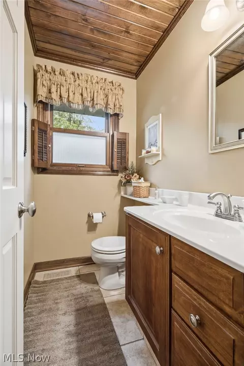 Bath - 5133 Seaview Cir NW, Canton, OH 44708 photo 1 of 3