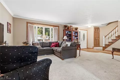 Living - 5133 Seaview Cir NW, Canton, OH 44708 photo 2 of 3