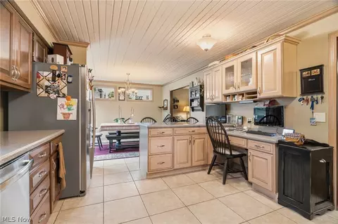 Kitchen - 5133 Seaview Cir NW, Canton, OH 44708 photo 2 of 3