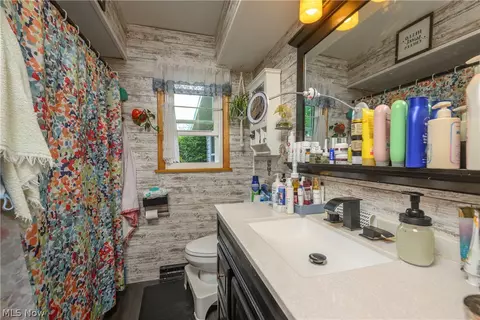 Bath - 1920 Dover Ave, Dover, OH 44622 photo 1 of 5